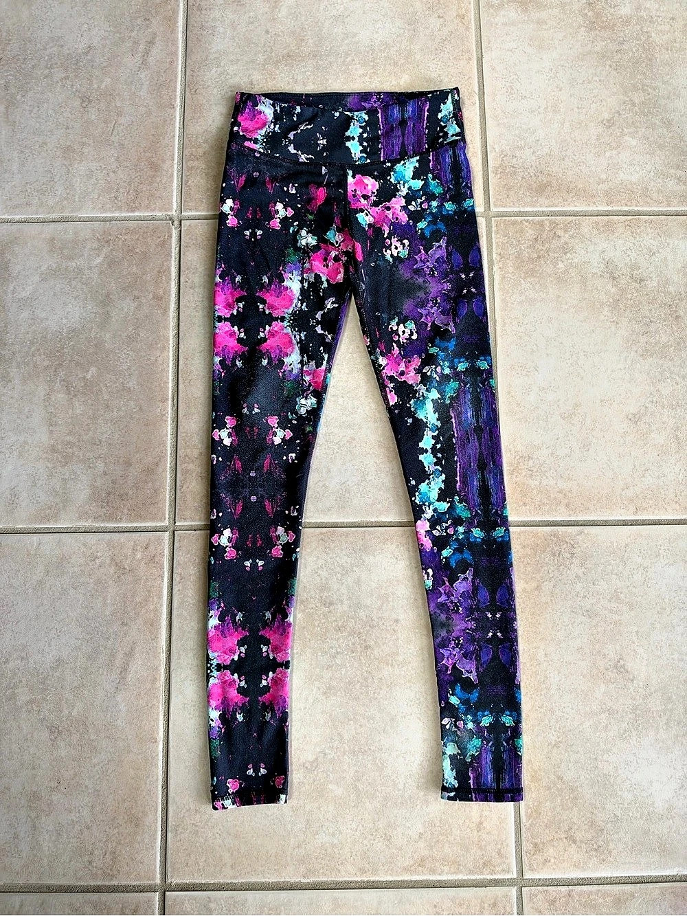 Fabletics Floral Leggings in Black & Purple